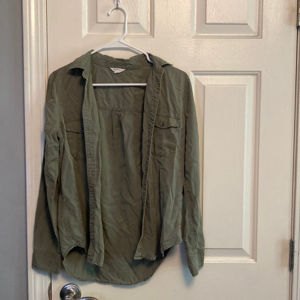 Green Botton-Down